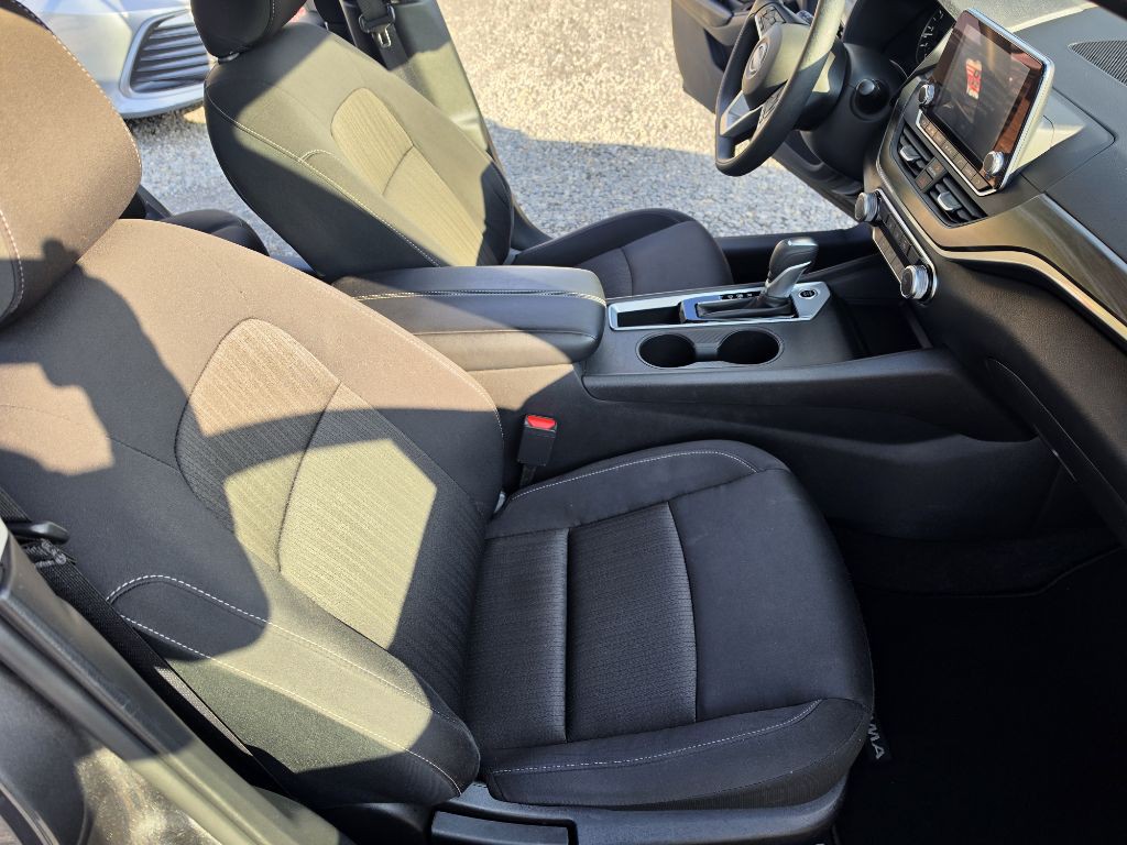 2025 Nissan Altima Image 9