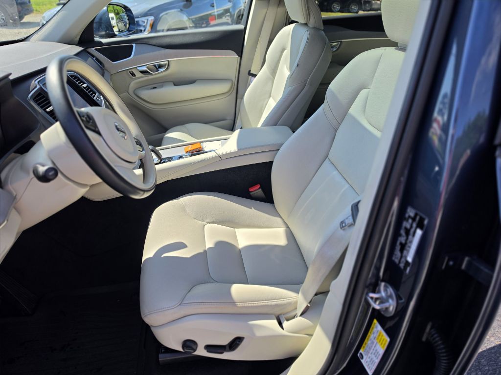 2023 Volvo XC90 Image 8