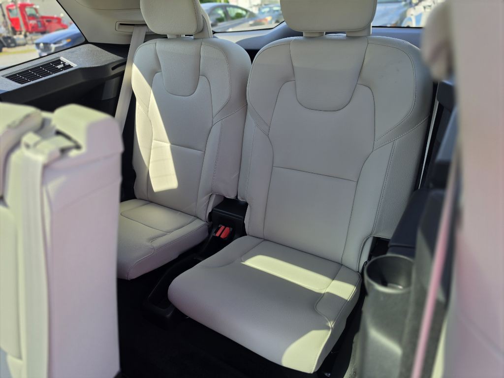2023 Volvo XC90 Image 11
