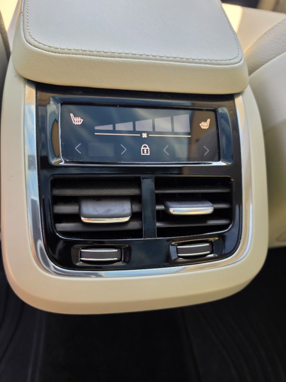 2023 Volvo XC90 Image 12