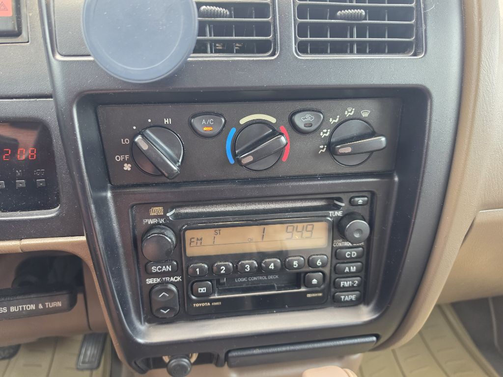 2002 Toyota Tacoma Image 10