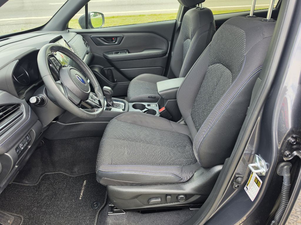 2025 Subaru Forester Image 8
