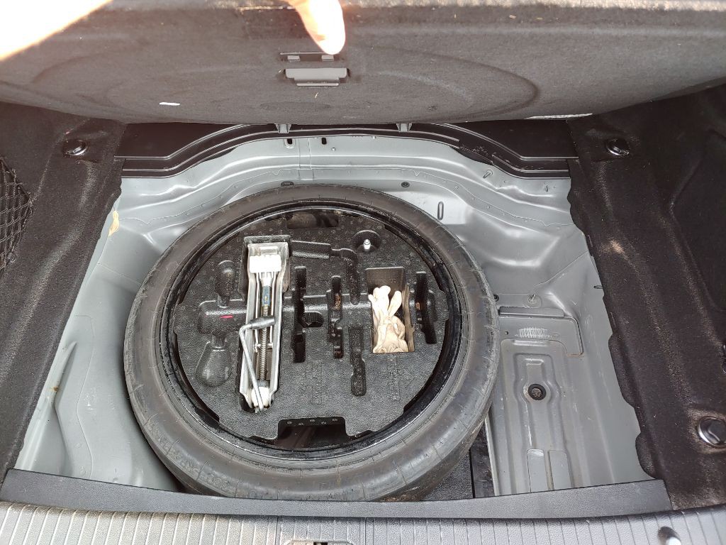 2010 Mercedes-Benz E-Class Image 21