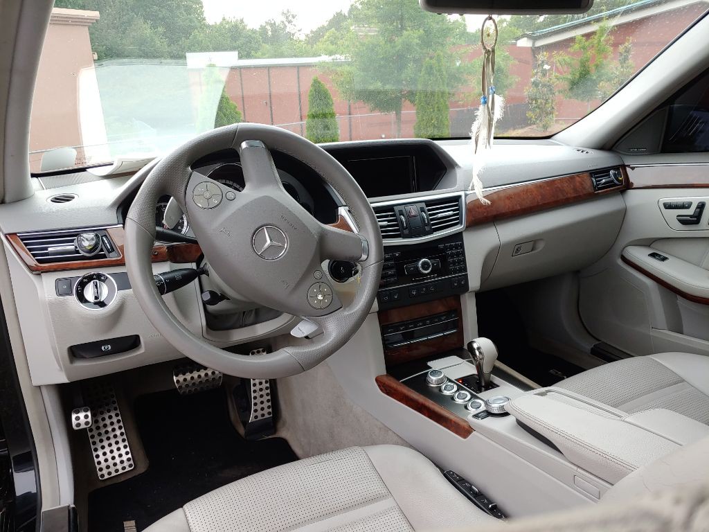 2010 Mercedes-Benz E-Class Image 77