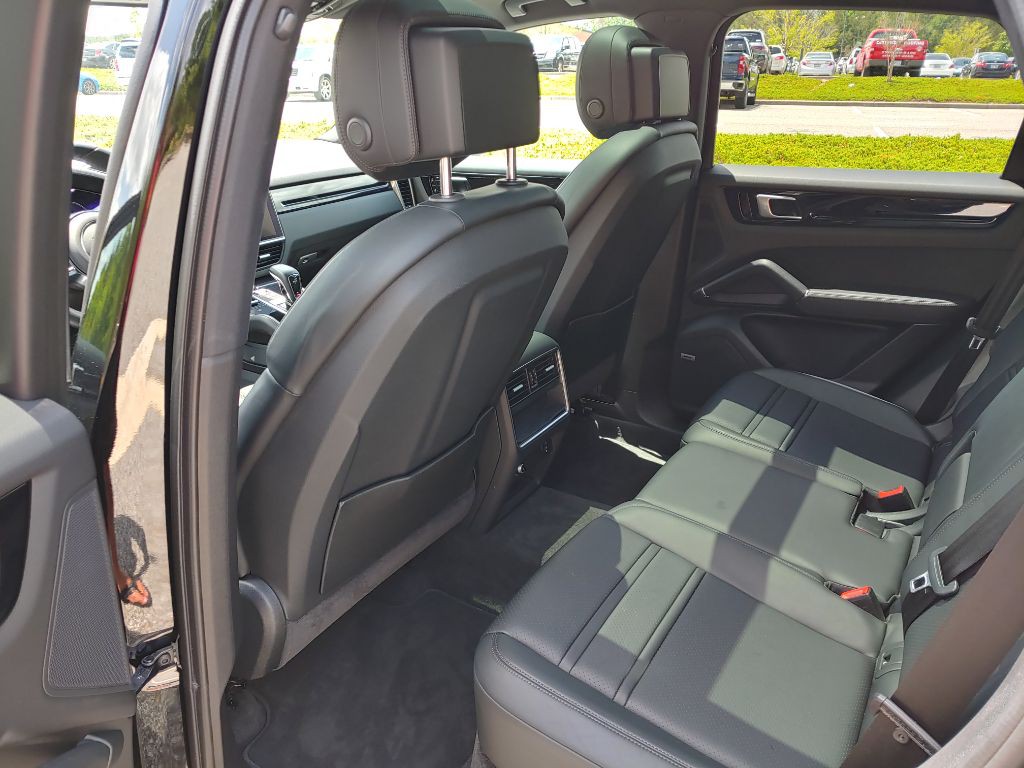 2021 Porsche Cayenne Image 35