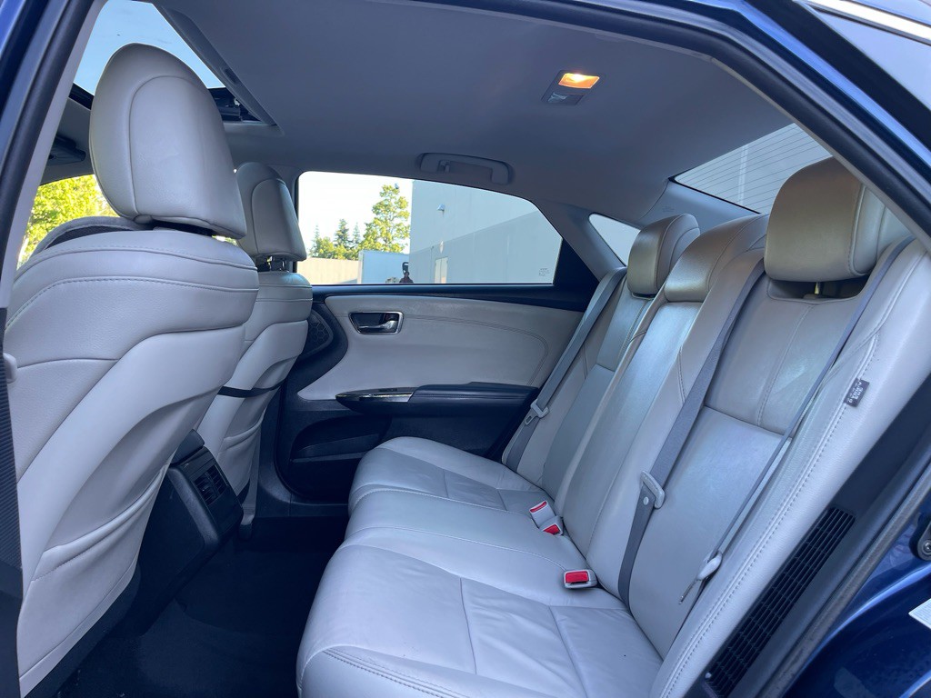 2013 Toyota Avalon Image 16