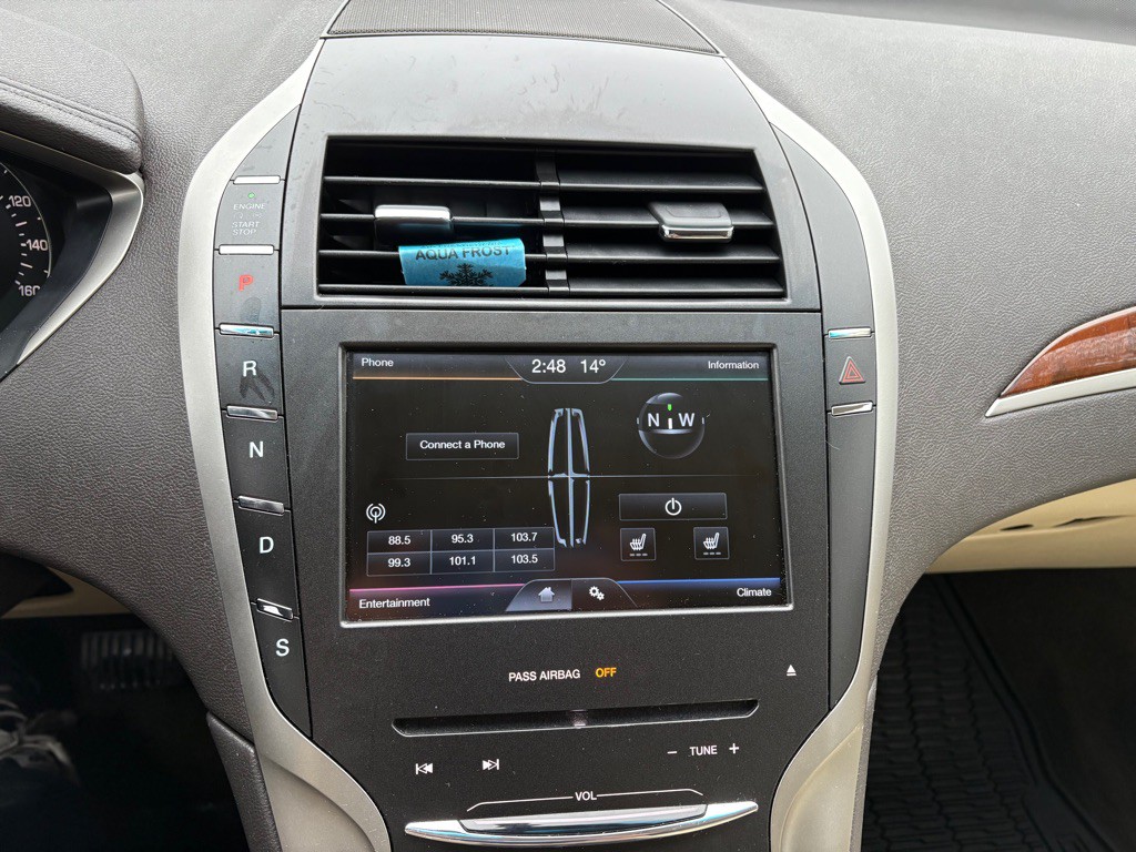 2014 Lincoln MKZ Image 17