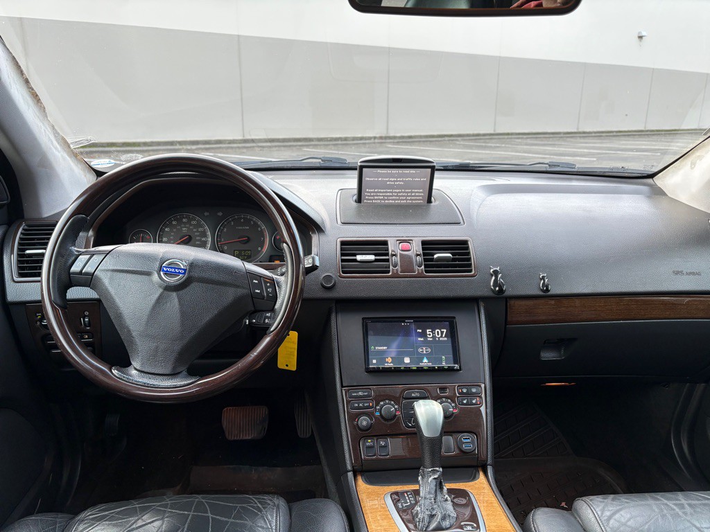 2004 Volvo XC90 Image 12