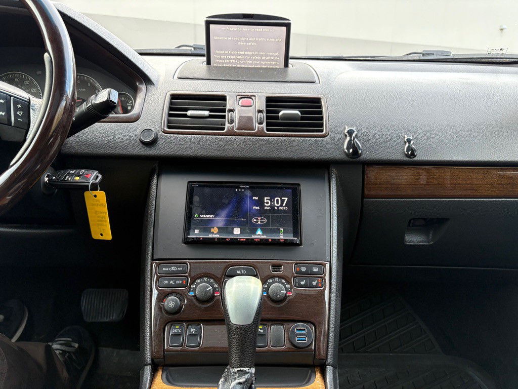 2004 Volvo XC90 Image 15