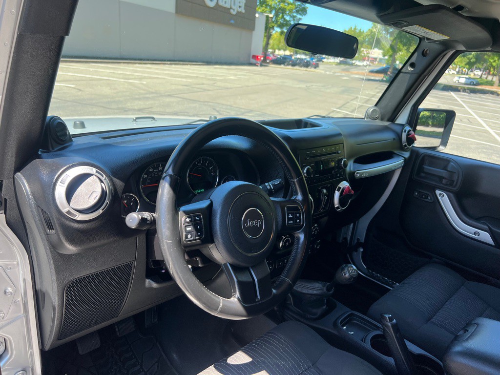 2011 Jeep Wrangler Unlimited Image 10