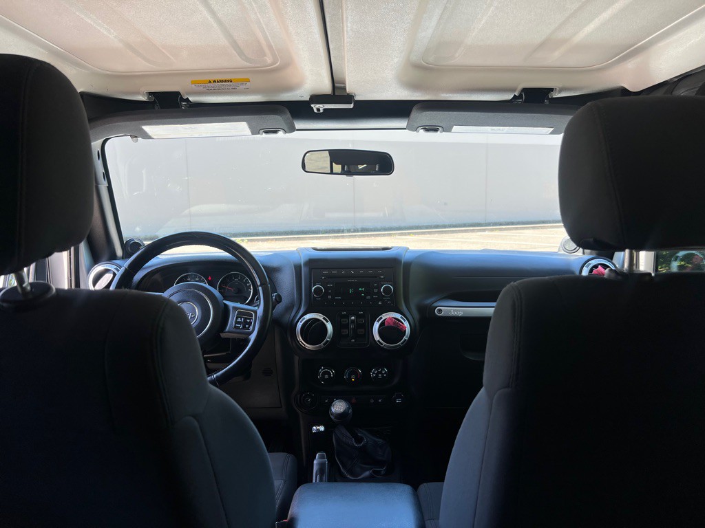 2011 Jeep Wrangler Unlimited Image 11