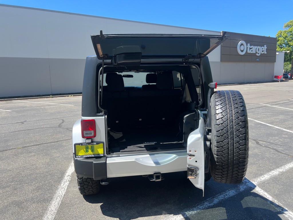 2011 Jeep Wrangler Unlimited Image 16