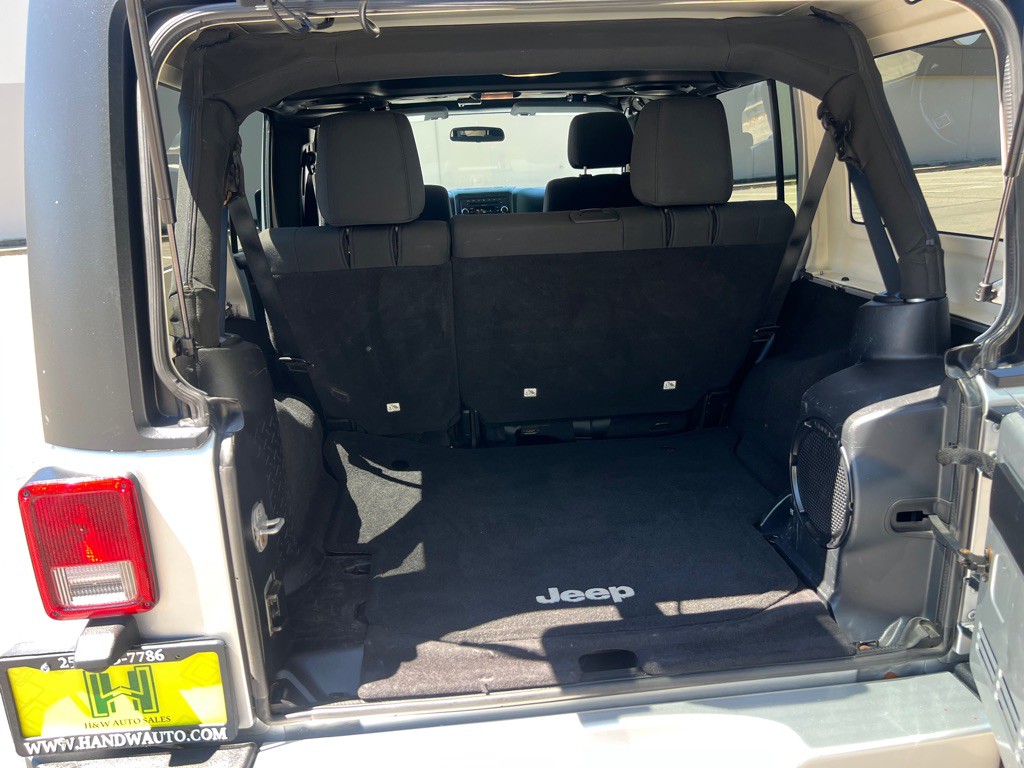 2011 Jeep Wrangler Unlimited Image 17
