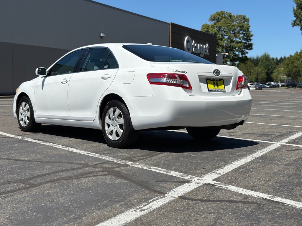 2011 Toyota Camry Image 3