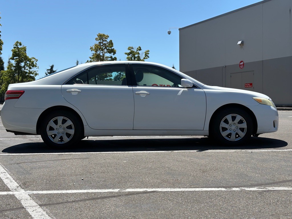 2011 Toyota Camry Image 6