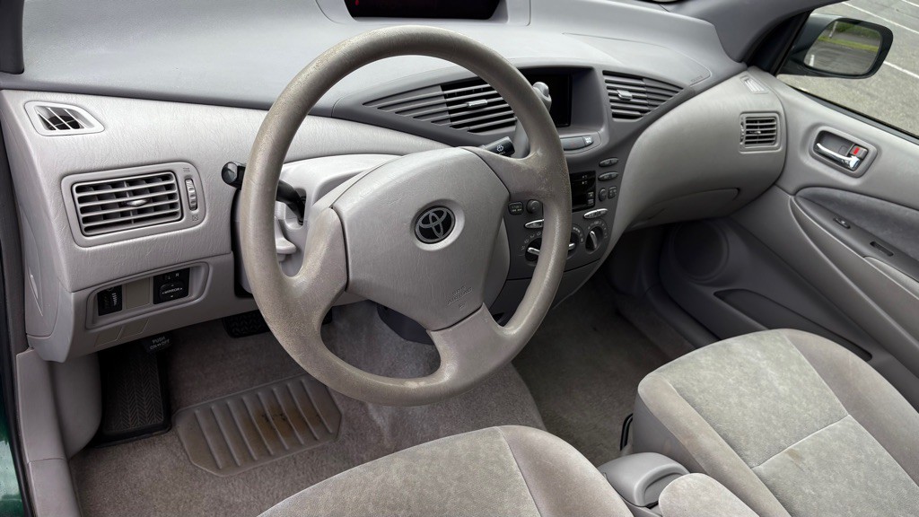 2001 Toyota Prius Image 10