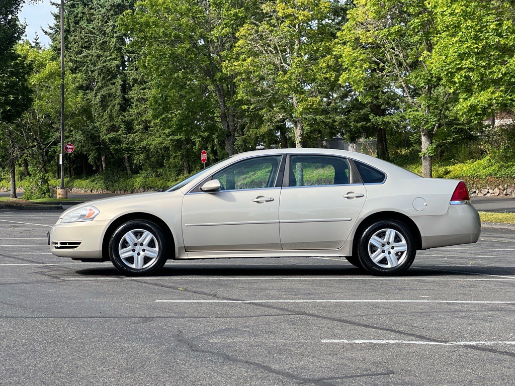 2011 Chevrolet Impala Image 2