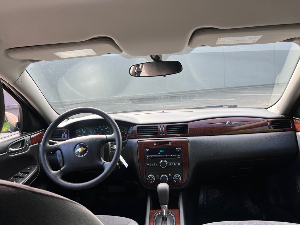 2011 Chevrolet Impala Image 10