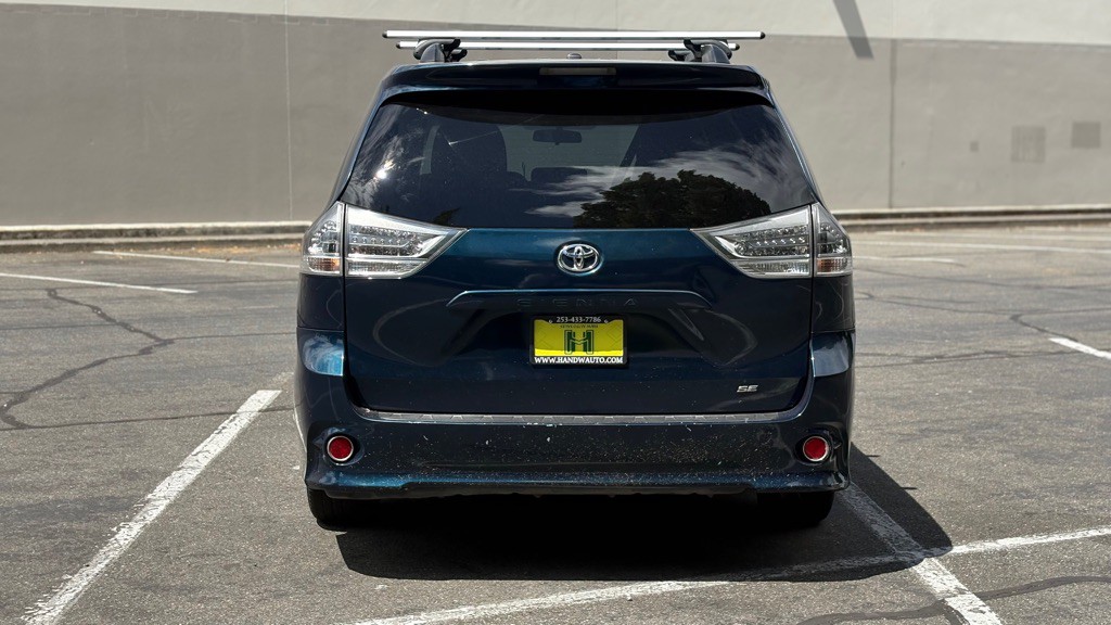 2011 Toyota Sienna Image 4