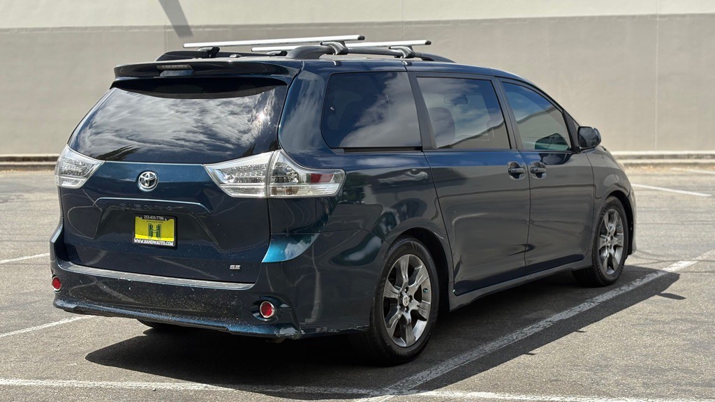 2011 Toyota Sienna Image 5