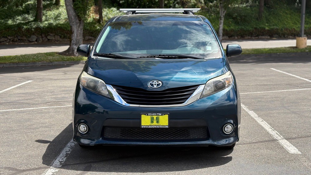 2011 Toyota Sienna Image 8