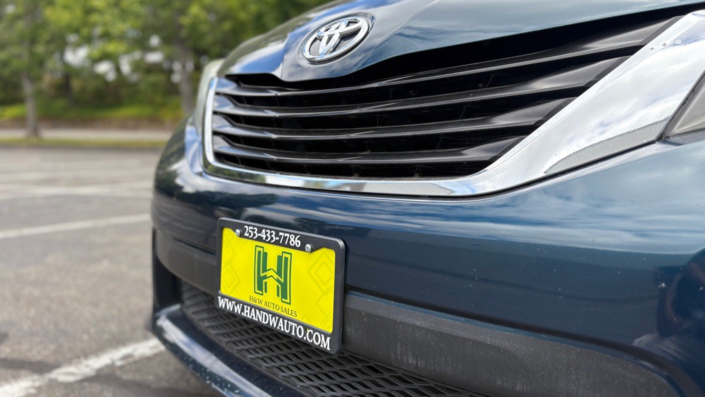 2011 Toyota Sienna Image 20