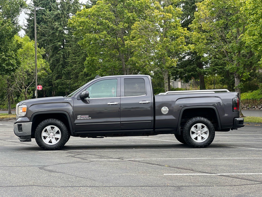 2015 GMC Sierra Image 2