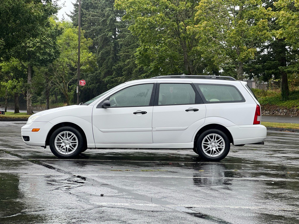 2005 Ford Focus Image 2