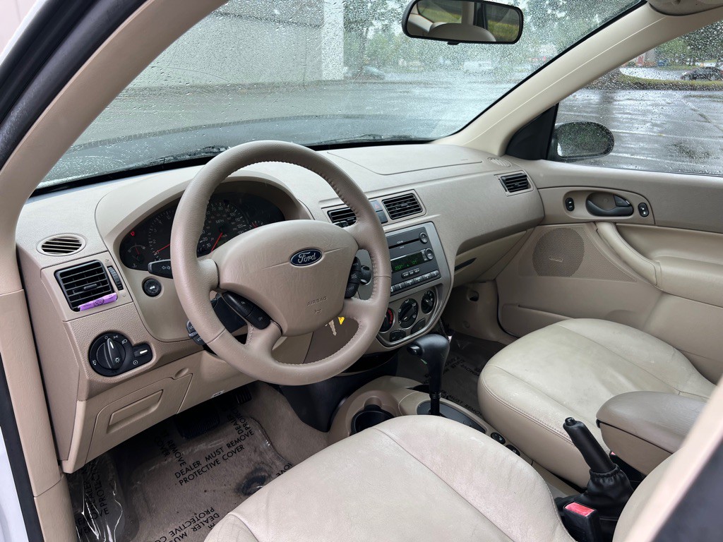 2005 Ford Focus Image 10