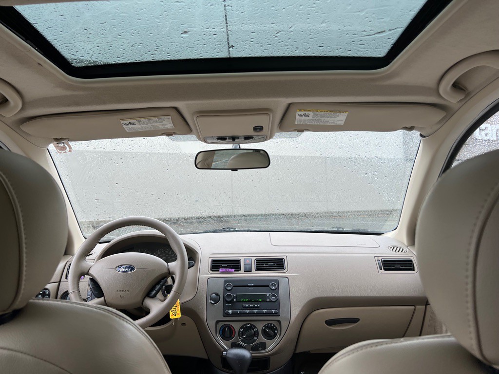 2005 Ford Focus Image 11