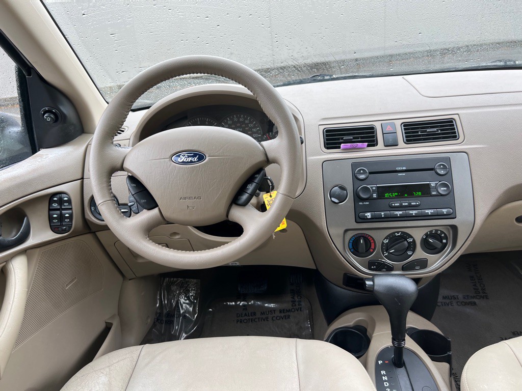 2005 Ford Focus Image 12