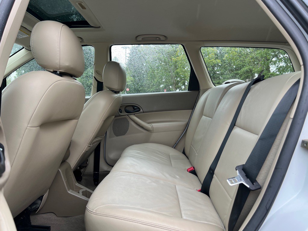 2005 Ford Focus Image 15