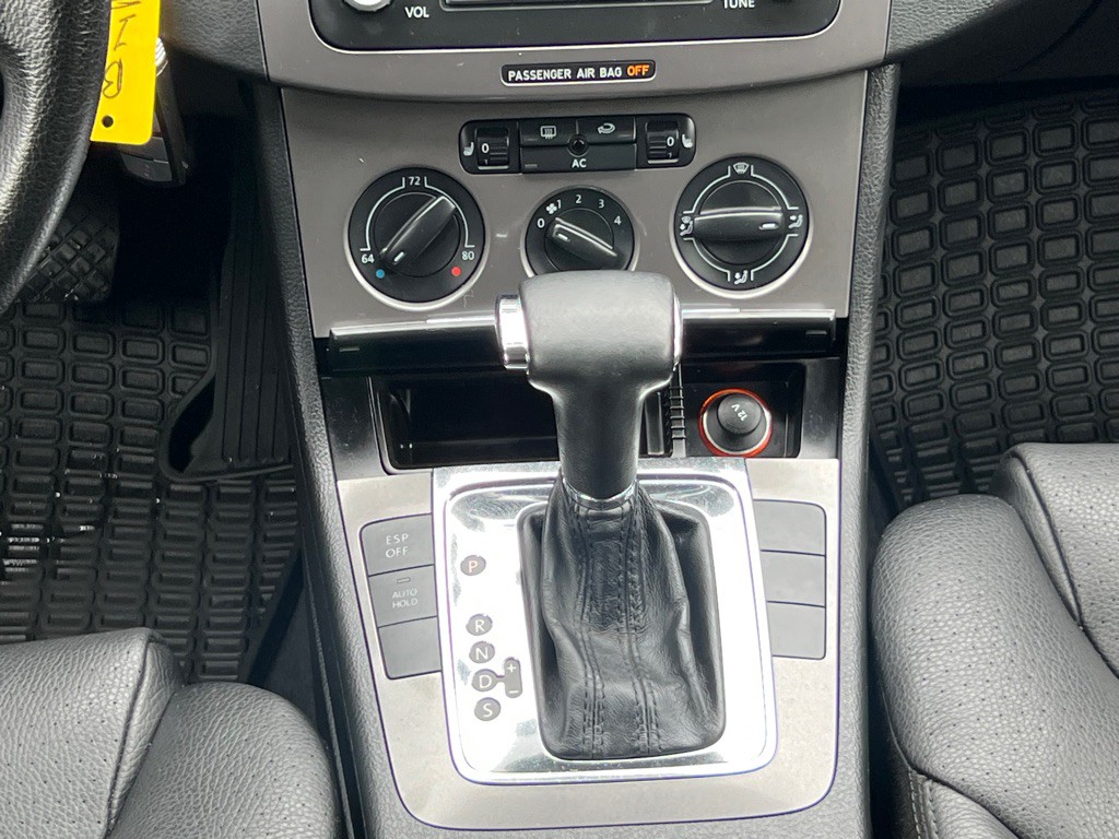 2008 Volkswagen Passat Image 14