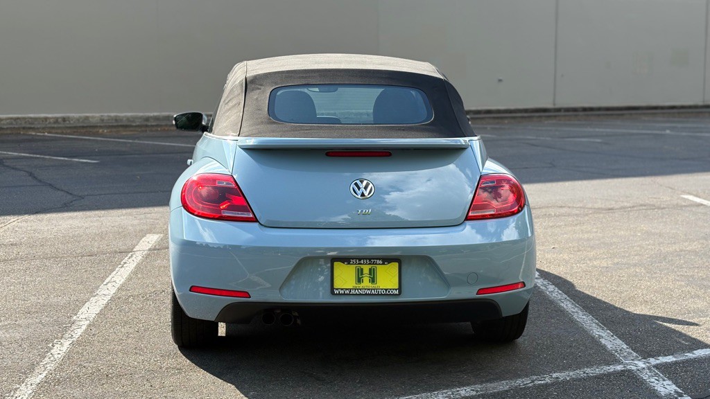 2013 Volkswagen Beetle Image 4