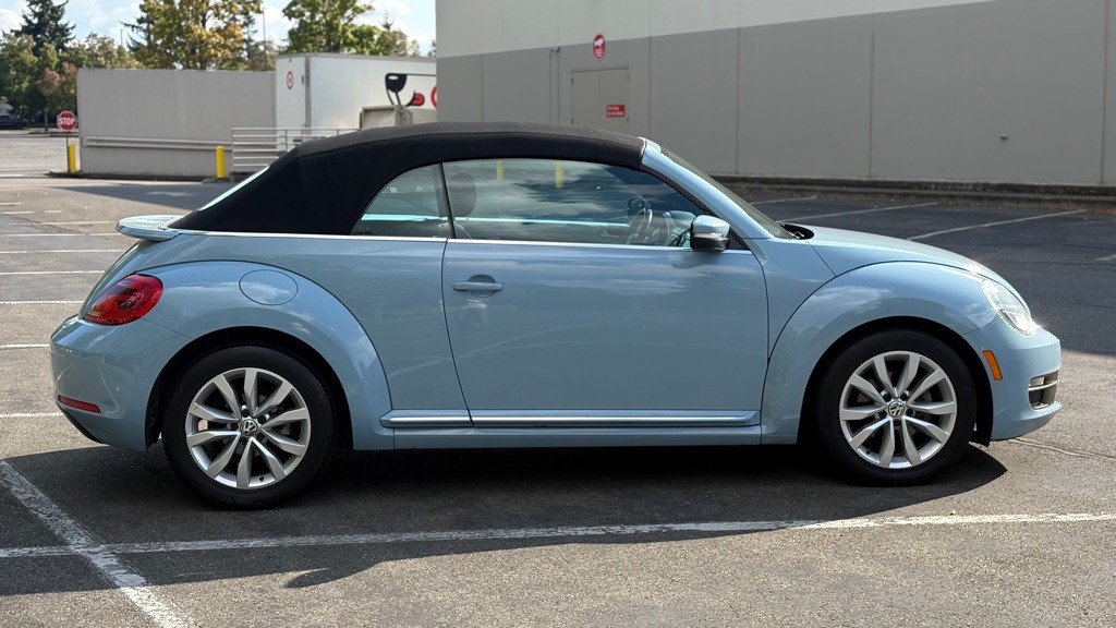 2013 Volkswagen Beetle Image 6