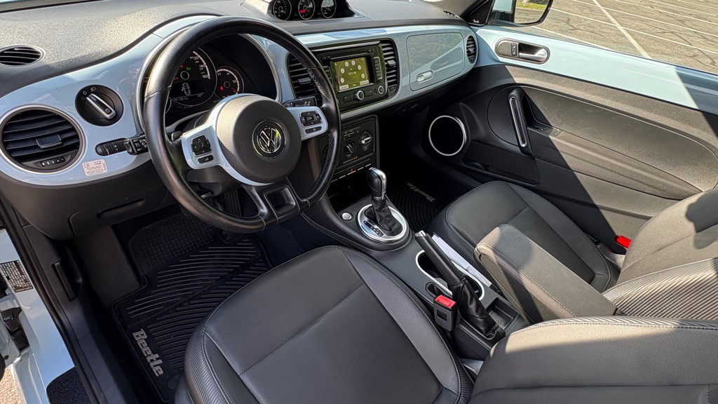 2013 Volkswagen Beetle Image 10