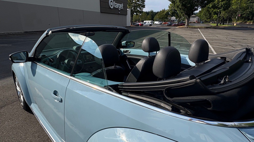 2013 Volkswagen Beetle Image 16
