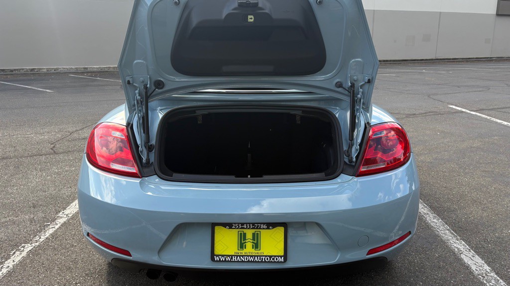 2013 Volkswagen Beetle Image 18