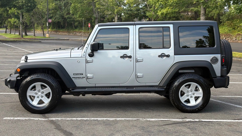 2014 Jeep Wrangler Unlimited Image 2