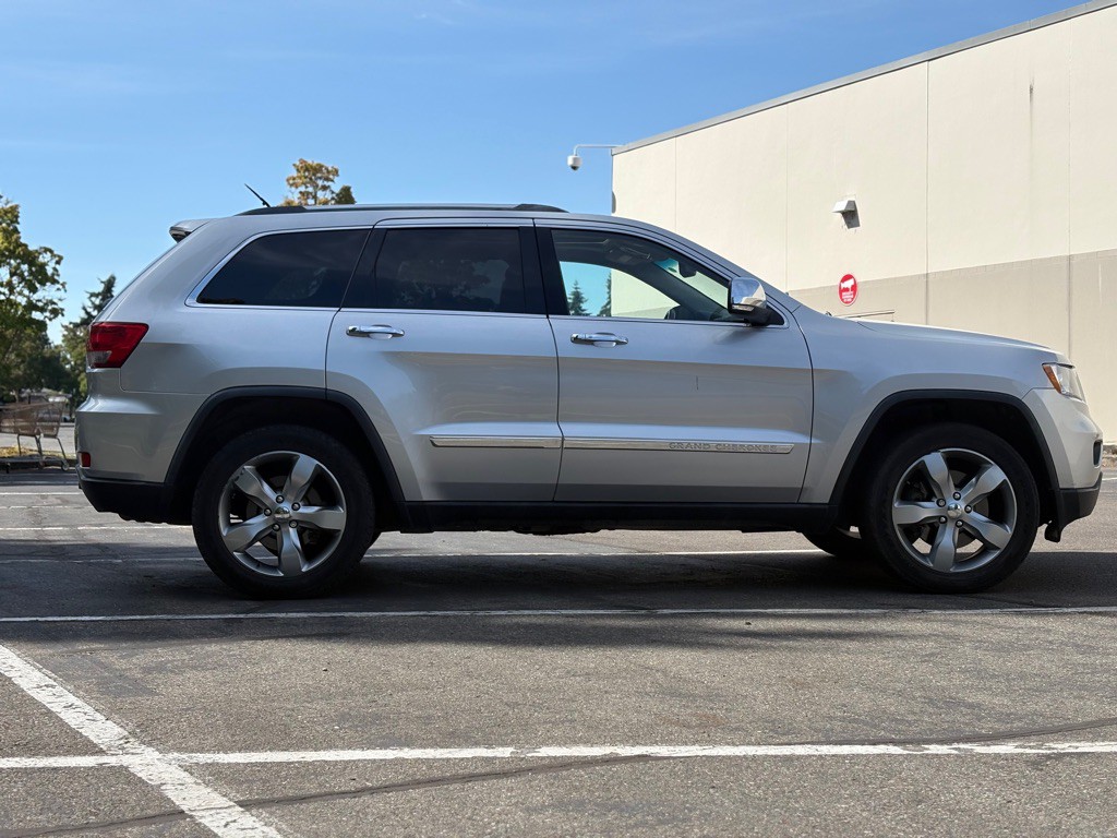 2011 Jeep Grand Cherokee Image 6