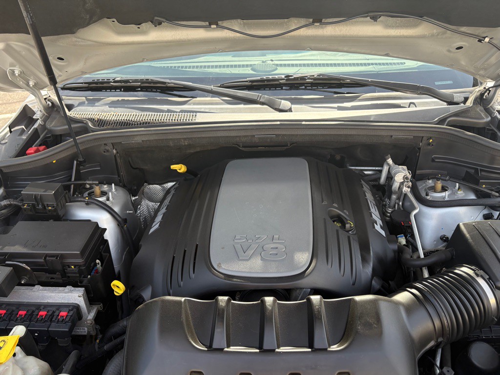 2011 Jeep Grand Cherokee Image 10