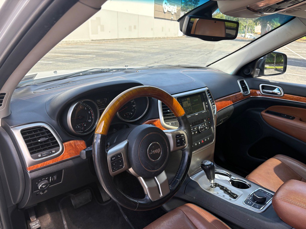 2011 Jeep Grand Cherokee Image 12