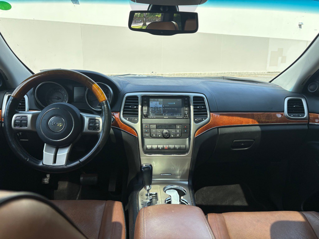 2011 Jeep Grand Cherokee Image 13