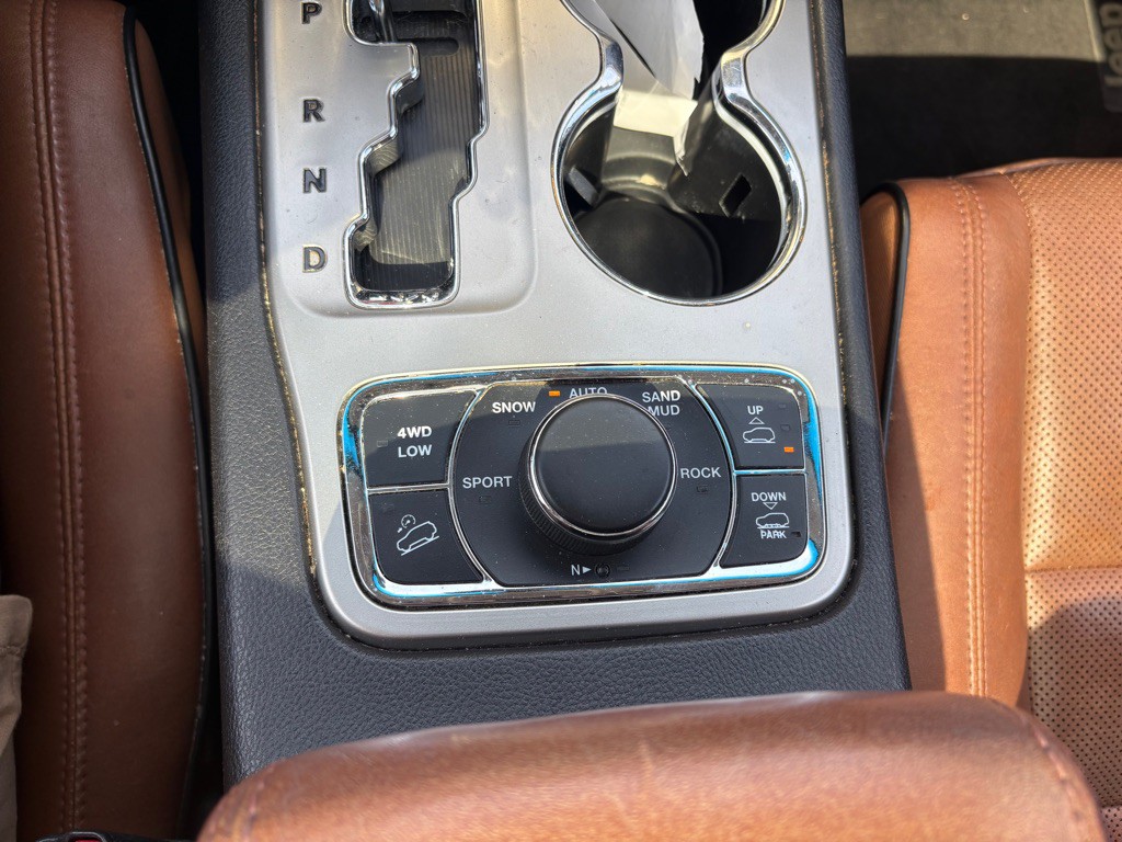 2011 Jeep Grand Cherokee Image 16