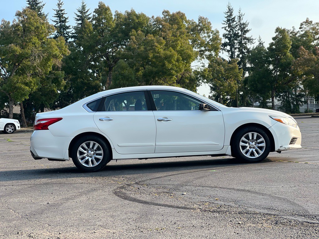 2017 Nissan Altima Image 6