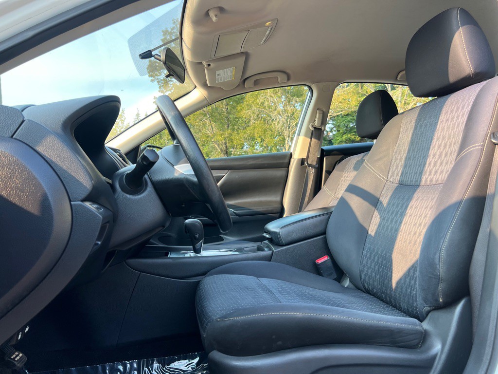 2017 Nissan Altima Image 9