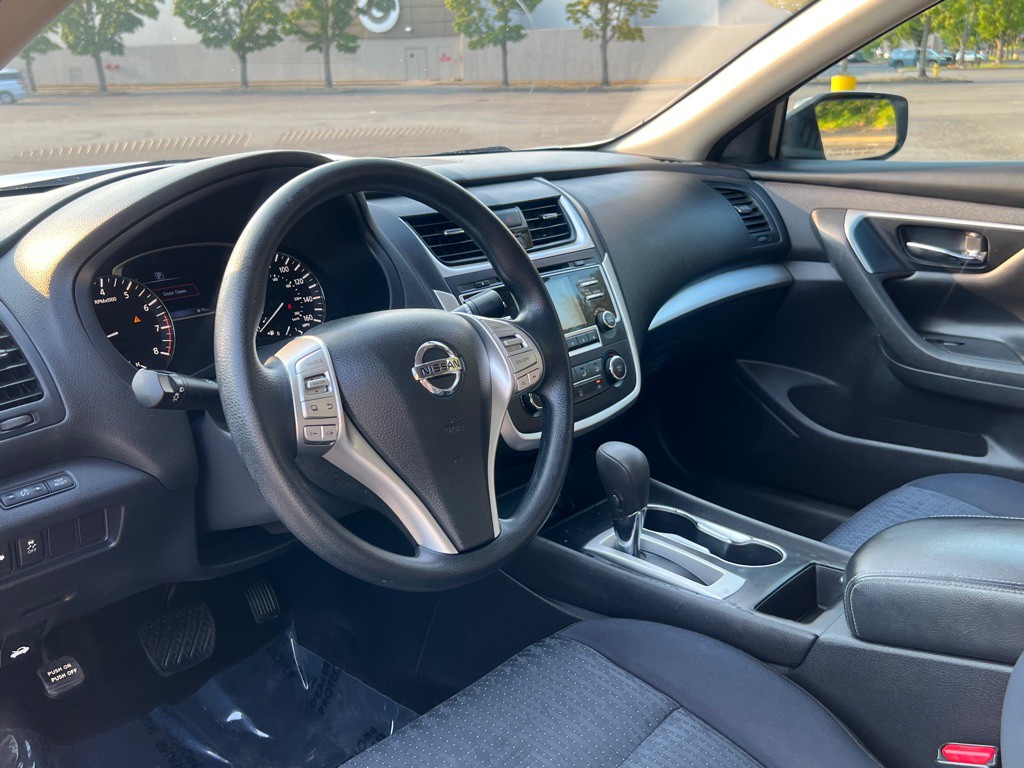 2017 Nissan Altima Image 10