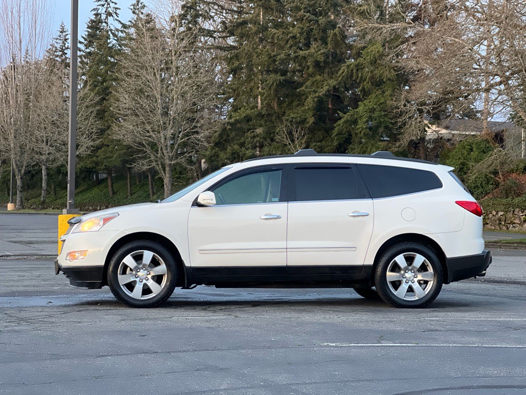 2012 Chevrolet Traverse Image 2