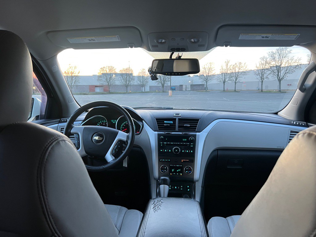 2012 Chevrolet Traverse Image 11