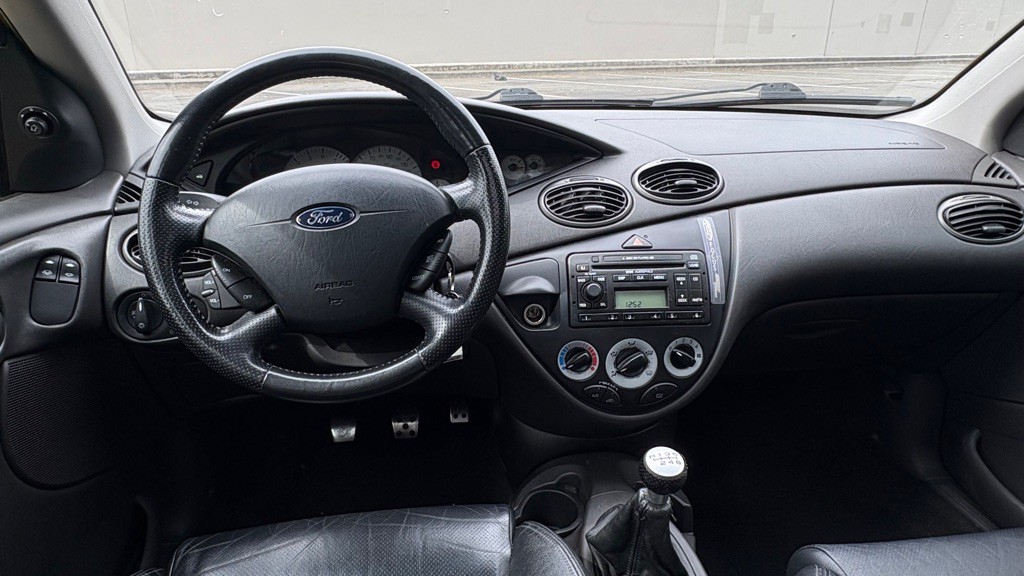 2003 Ford Focus Image 11
